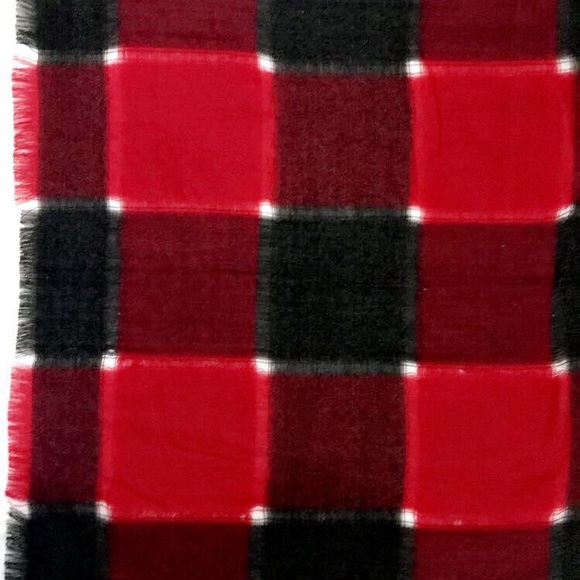 Last one! NWT Buffalo Plaid Scarf/Wrap - Picture 3 of 7